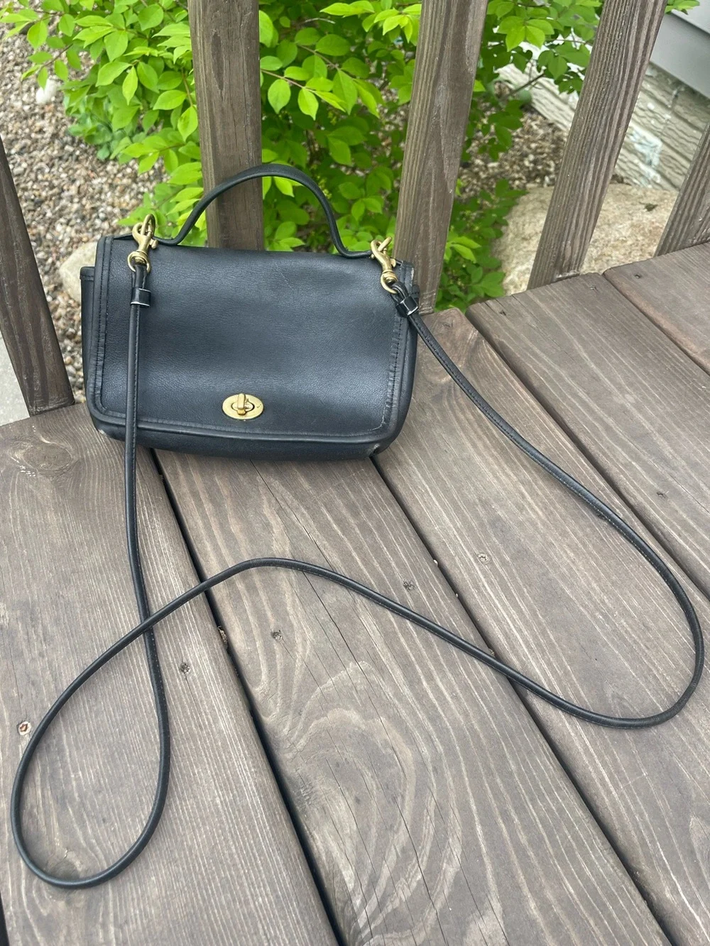 Vintage Coach Casino Bag #9924
Black Leather Crossbody No tag - Picture 3 of 8